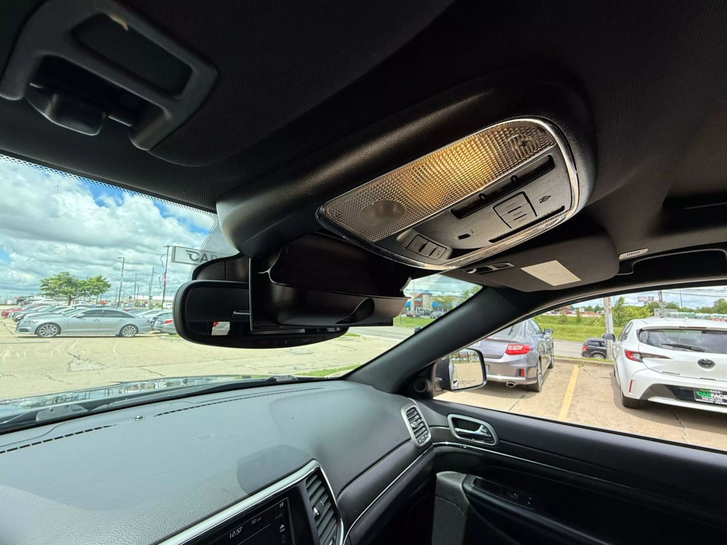 2018 Jeep Grand Cherokee - Image 56