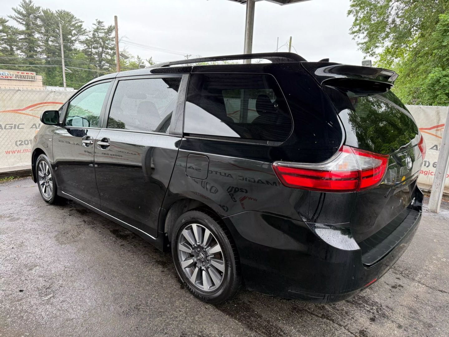 2020 Toyota Sienna - Image 12