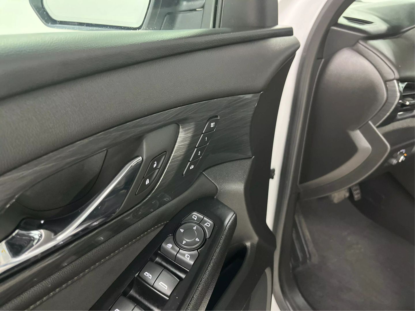 2023 Chevrolet Traverse - Image 30