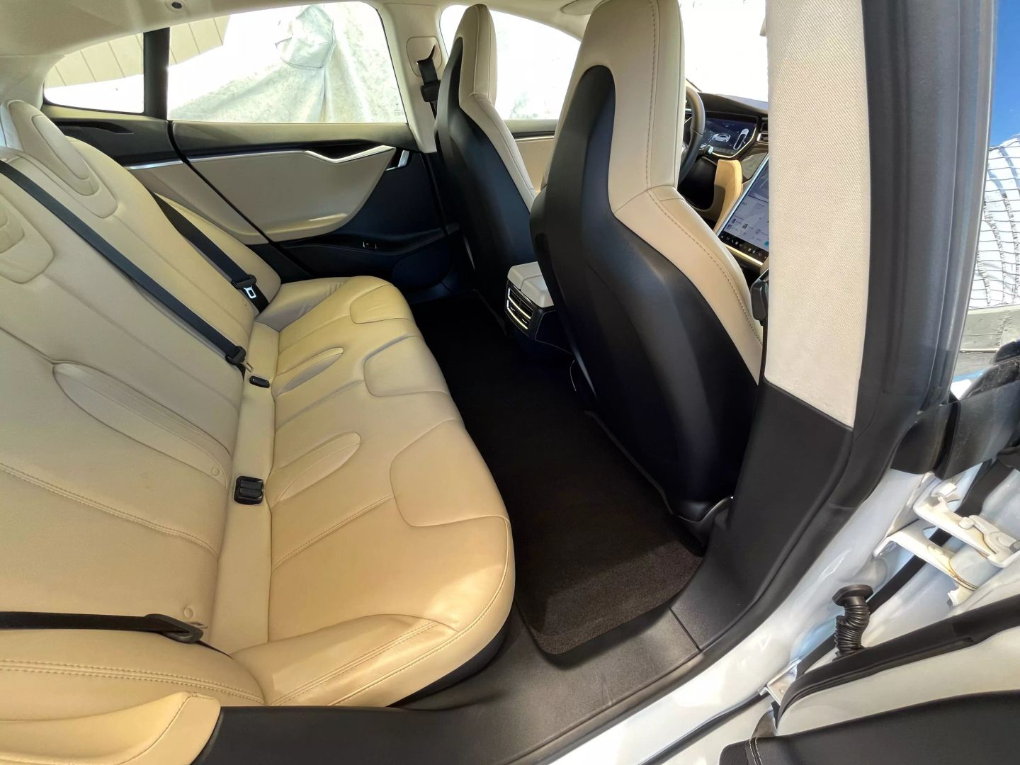 2014 Tesla Model S  Vin: 5yjsa1s11efp57144 Stock Id: P57144 - Image 18