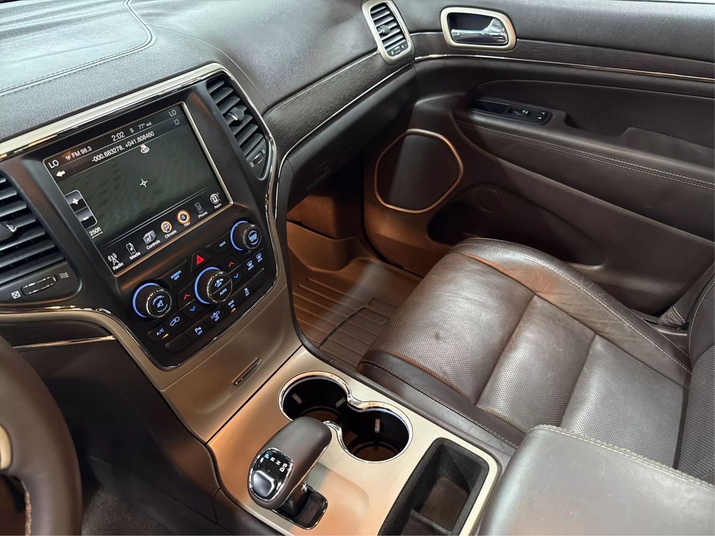 2014 Jeep Grand Cherokee - Image 38