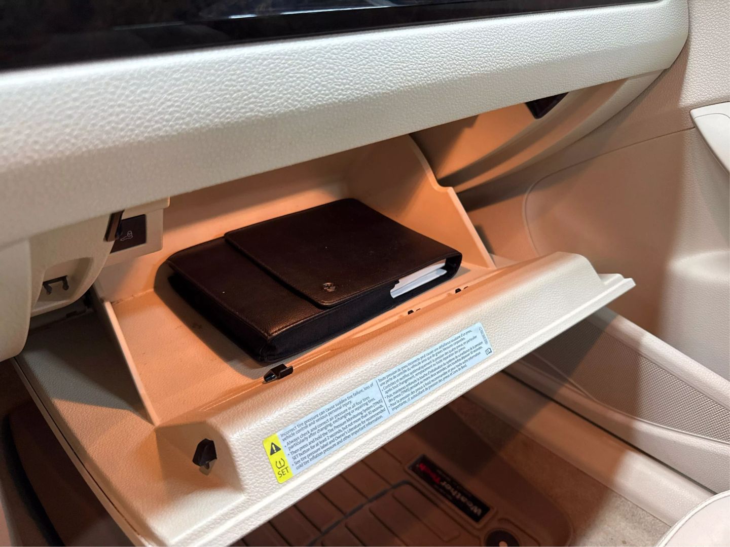 2015 Volkswagen Passat - Image 26