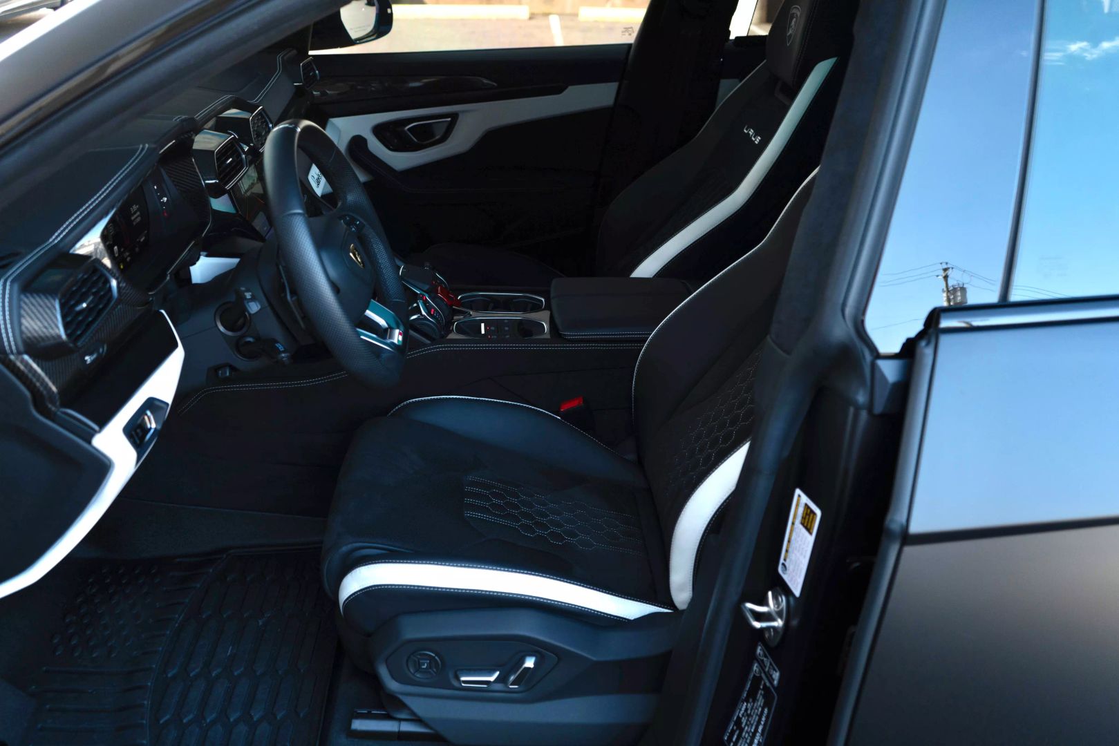 2024 Lamborghini Urus - Image 33