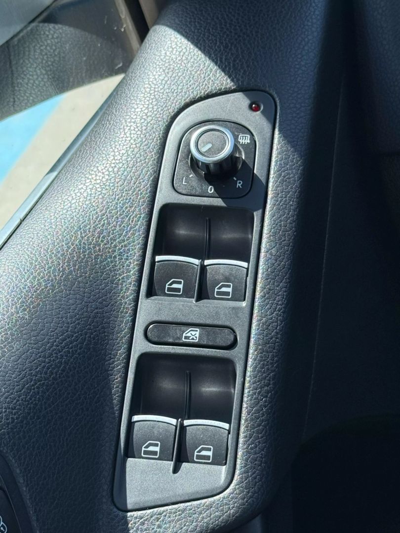 2013 Volkswagen Tiguan - Image 39