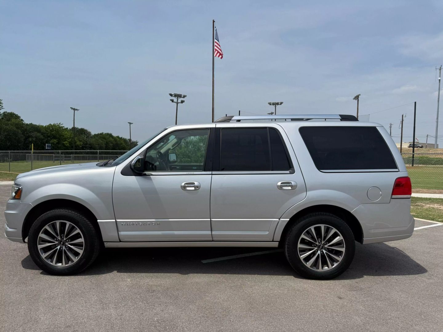 2015 Lincoln Navigator - Image 31