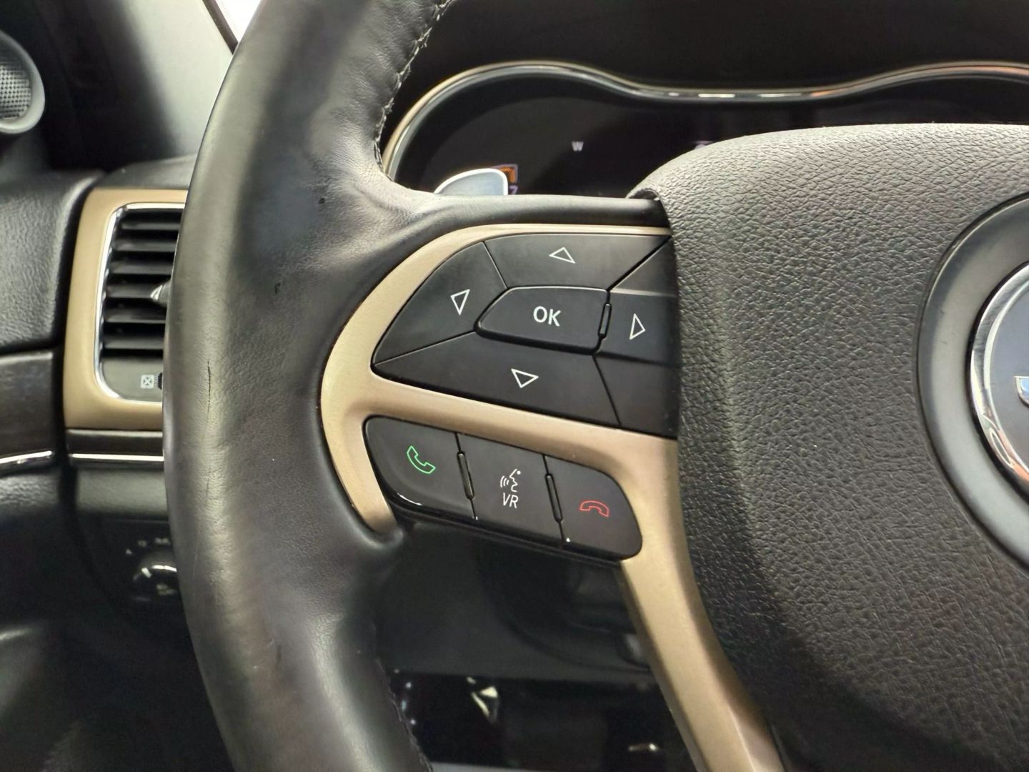 2015 Jeep Grand Cherokee - Image 33