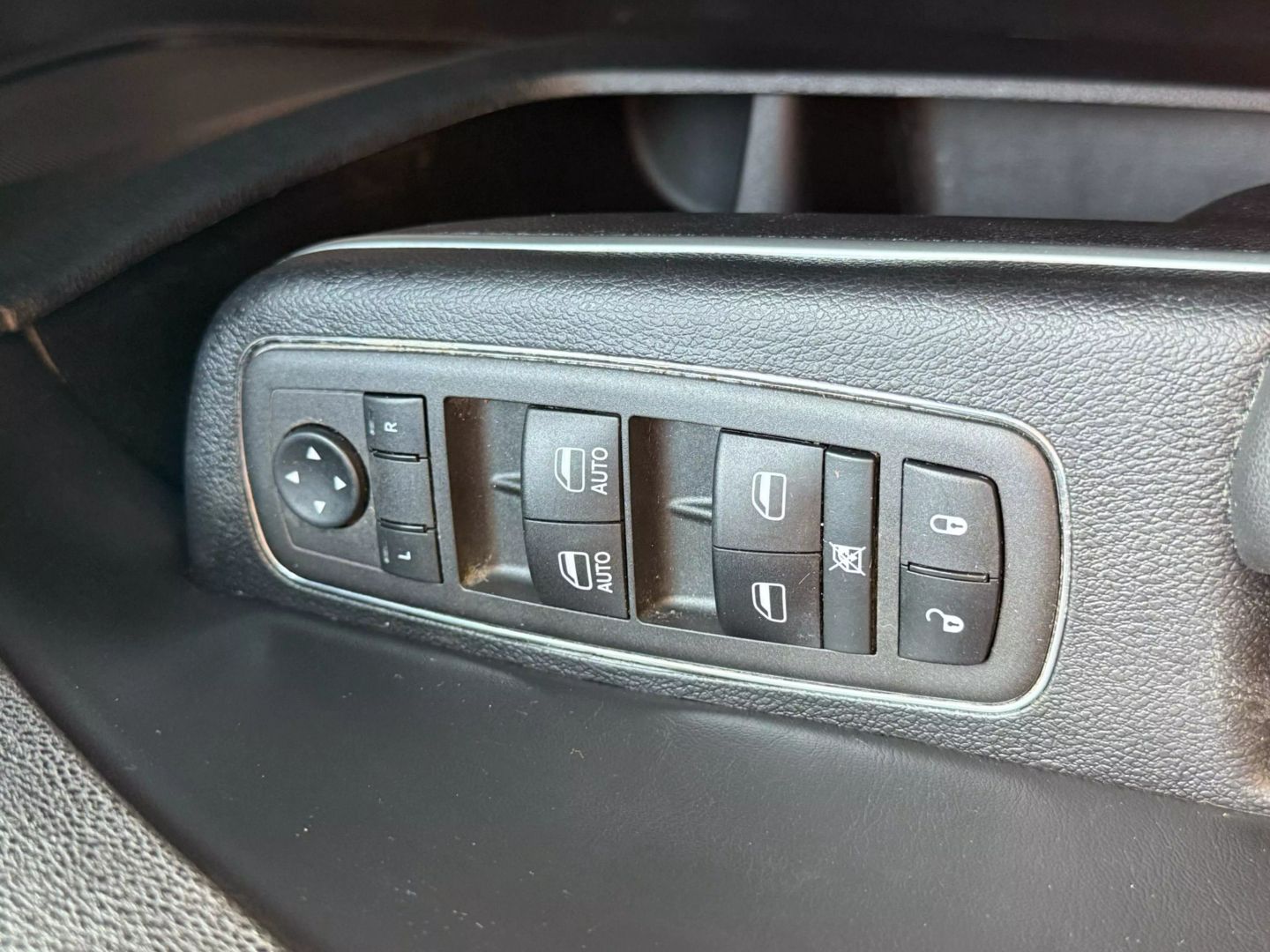 2021 Dodge Charger - Image 42