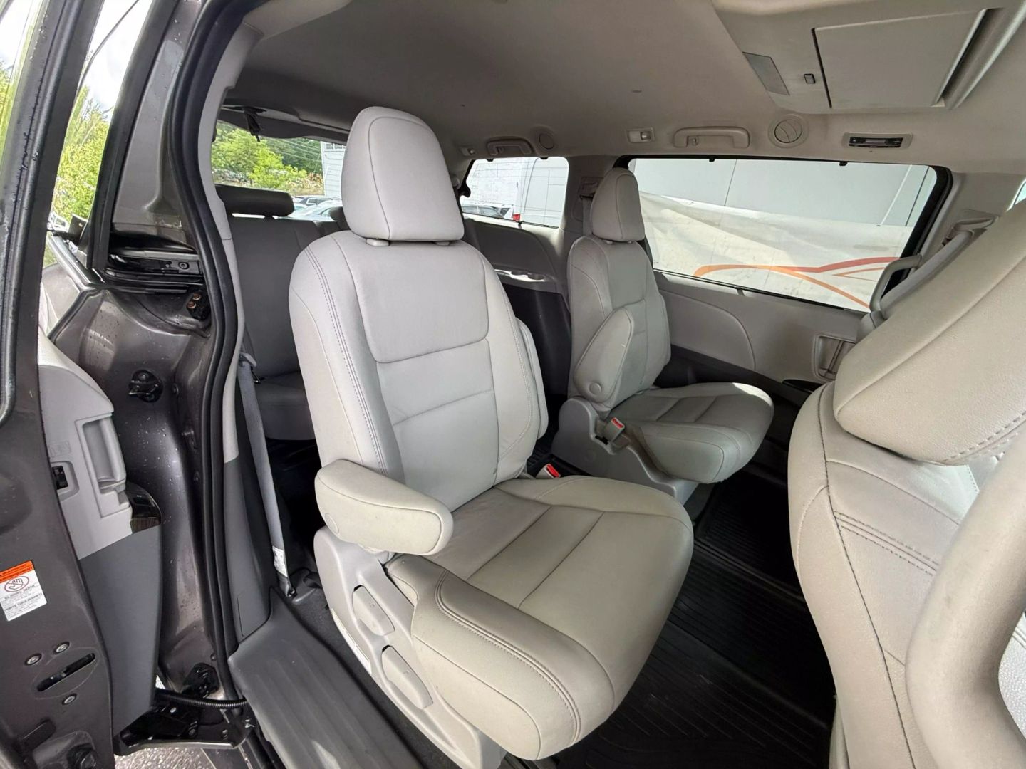 2020 Toyota Sienna - Image 25