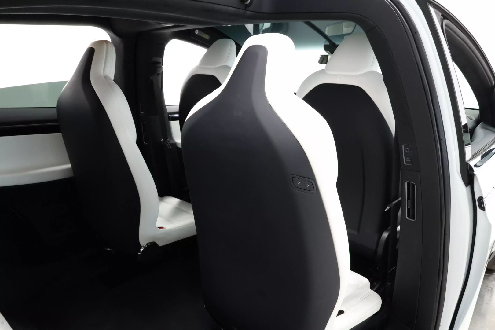 2020 Tesla Model X - Image 88