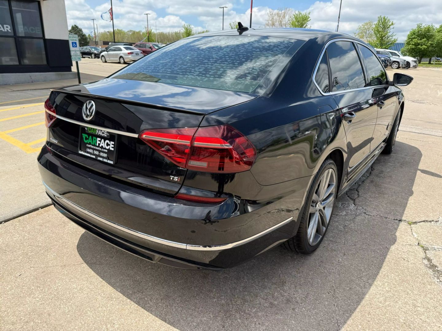 2019 Volkswagen Passat - Image 14