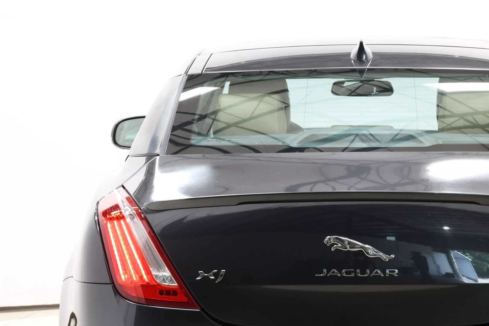 2017 Jaguar Xj - Image 56