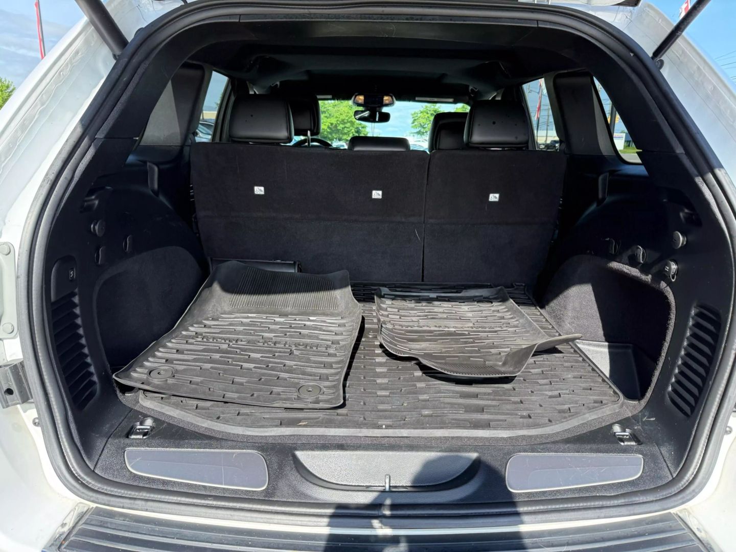 2017 Jeep Grand Cherokee - Image 13
