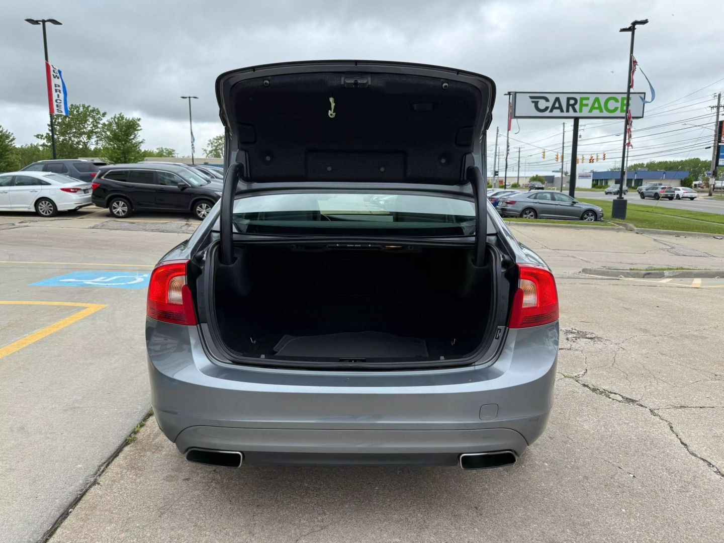 2016 Volvo S60 - Image 12