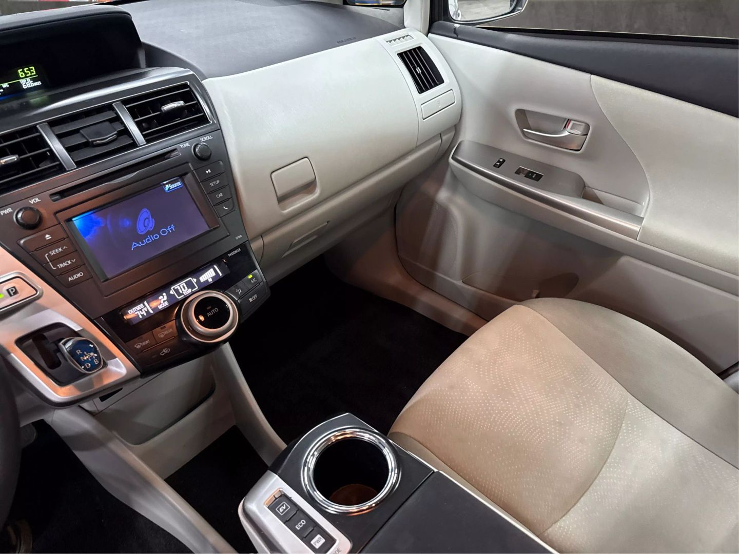 2012 Toyota Prius V - Image 29