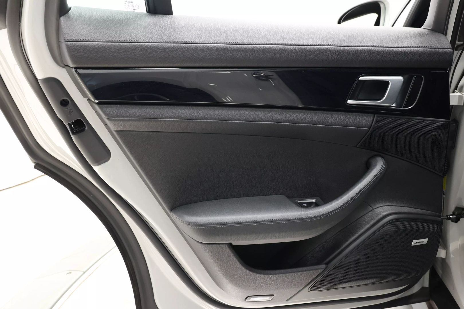 2018 Porsche Panamera - Image 48