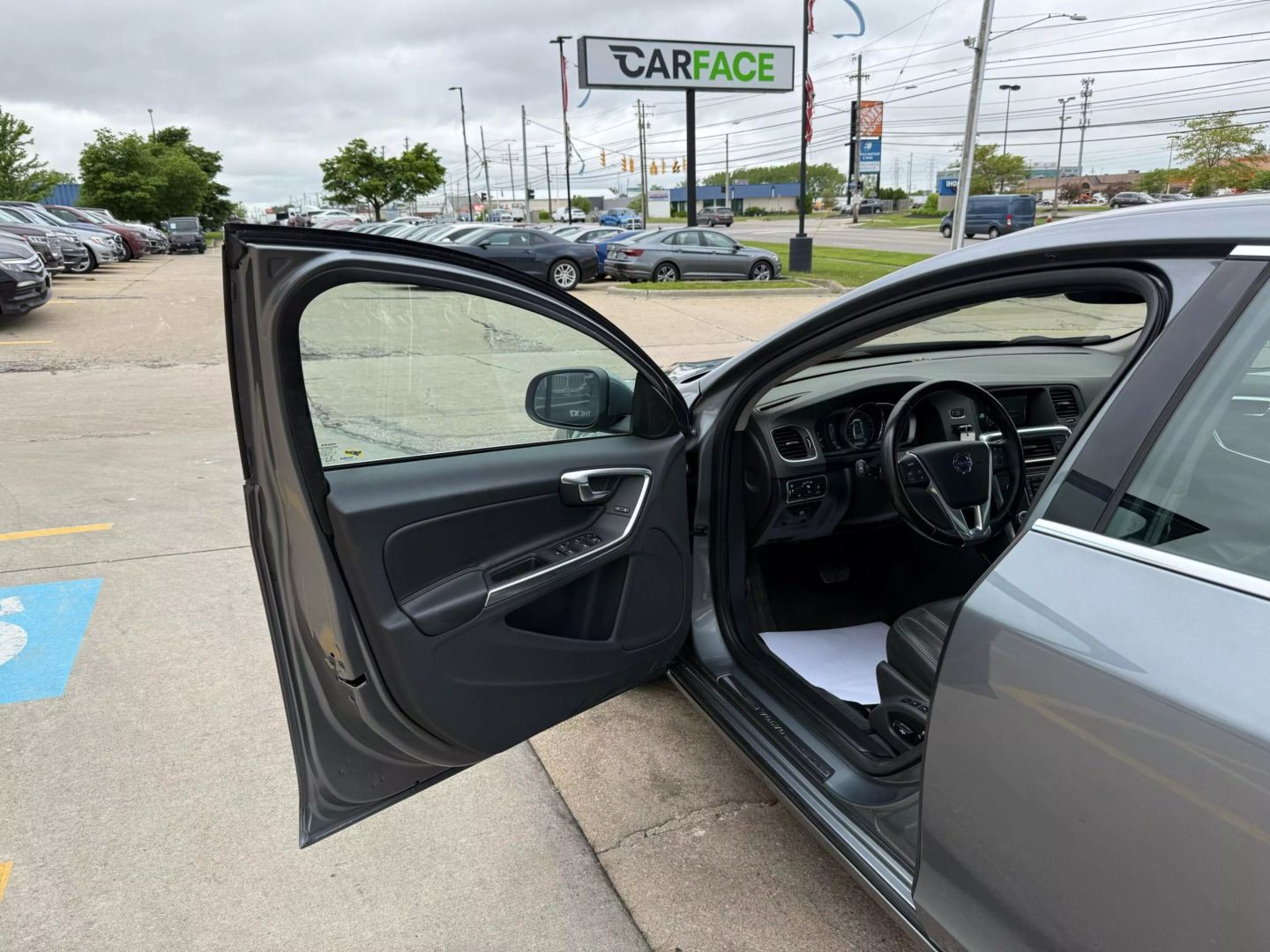 2016 Volvo S60 - Image 16