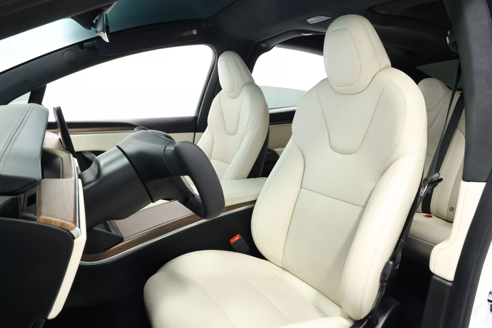 2023 Tesla Model X - Image 15