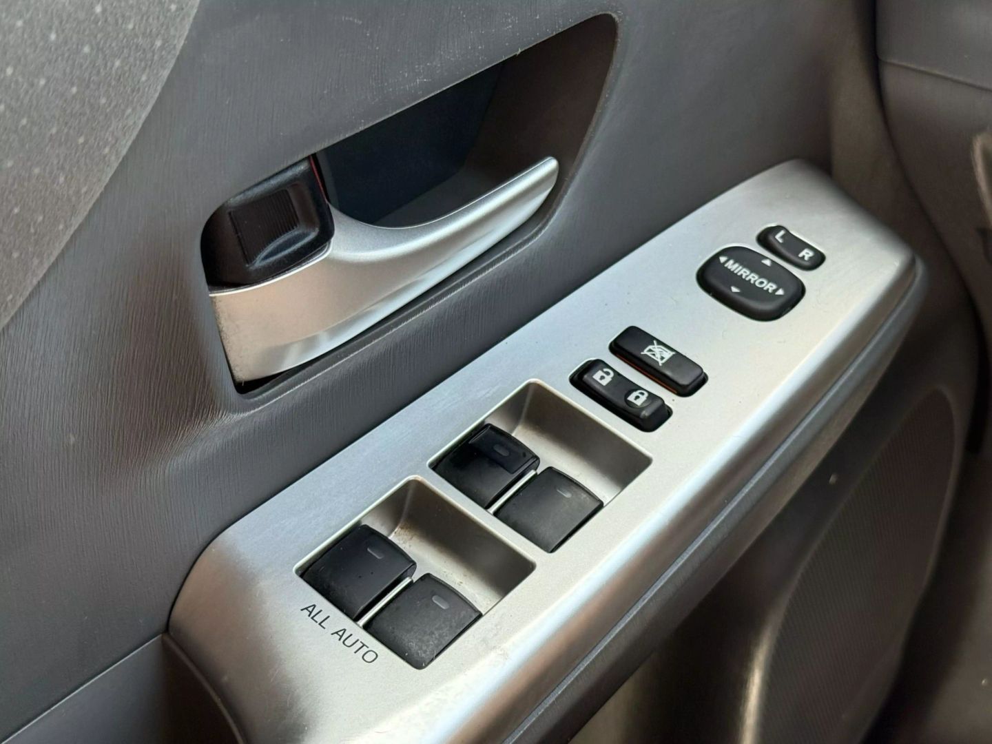 2014 Toyota Prius V - Image 43