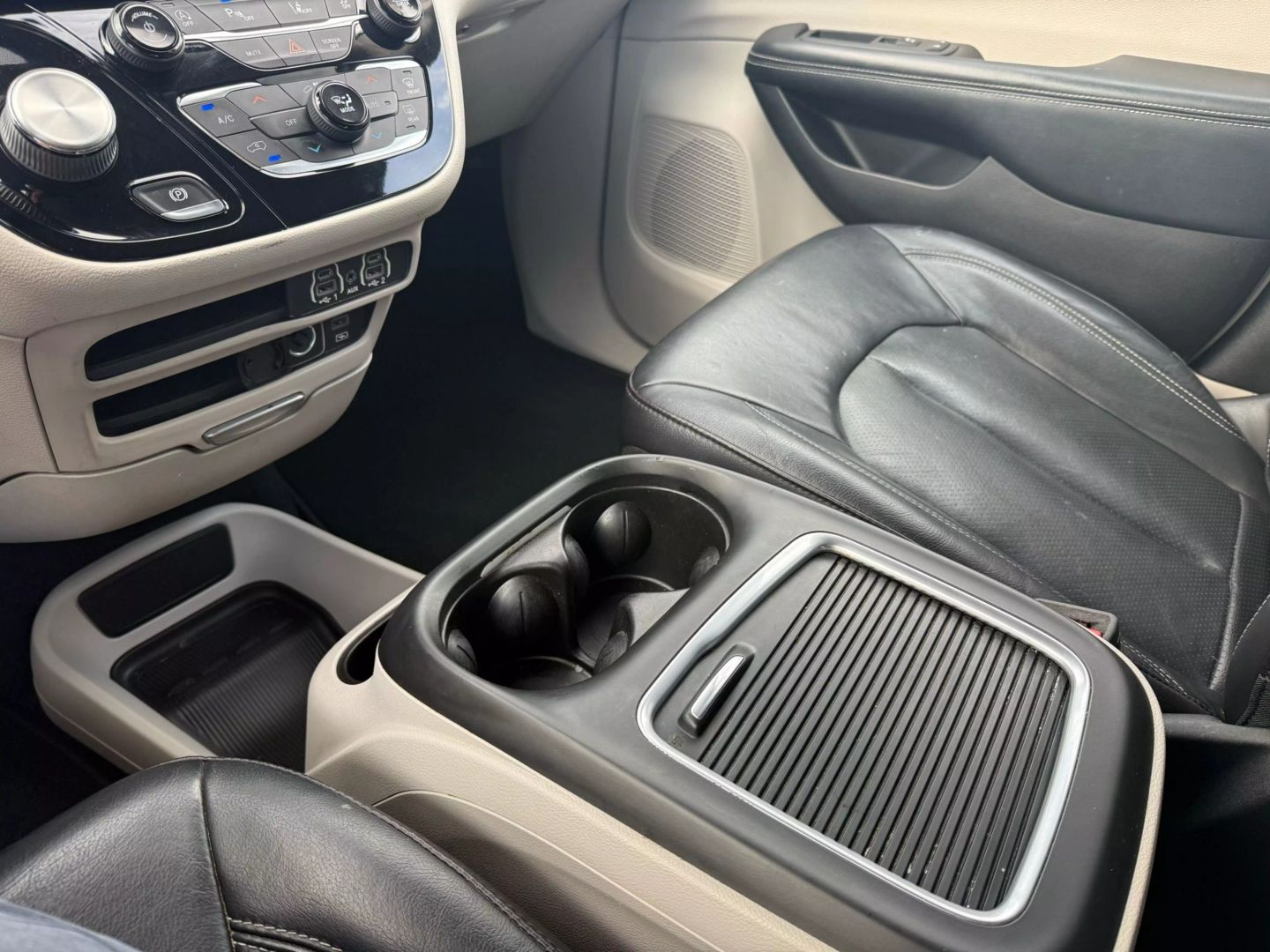 2022 Chrysler Pacifica - Image 32