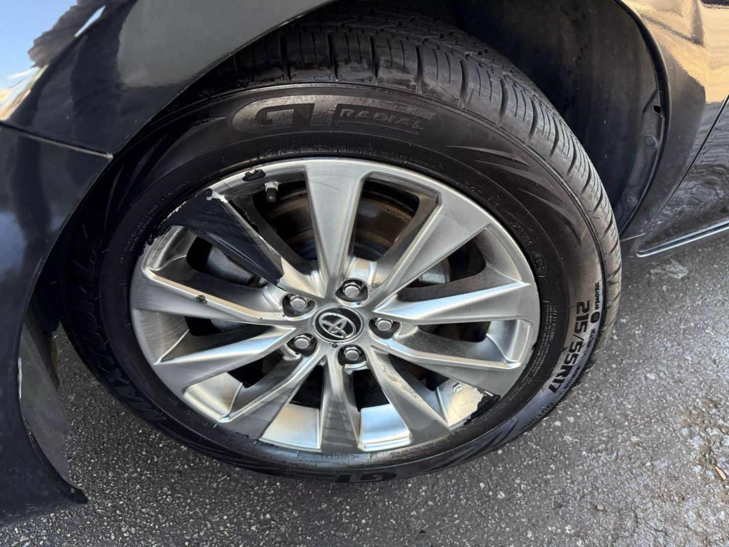 2015 Toyota Camry - Image 40