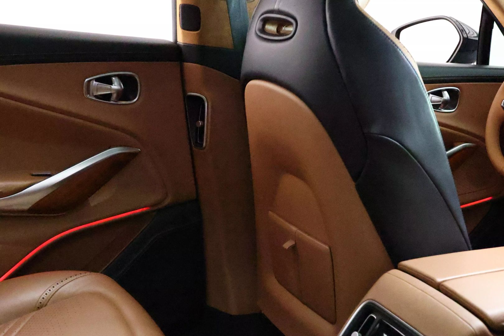 2021 Aston Martin Dbx - Image 106