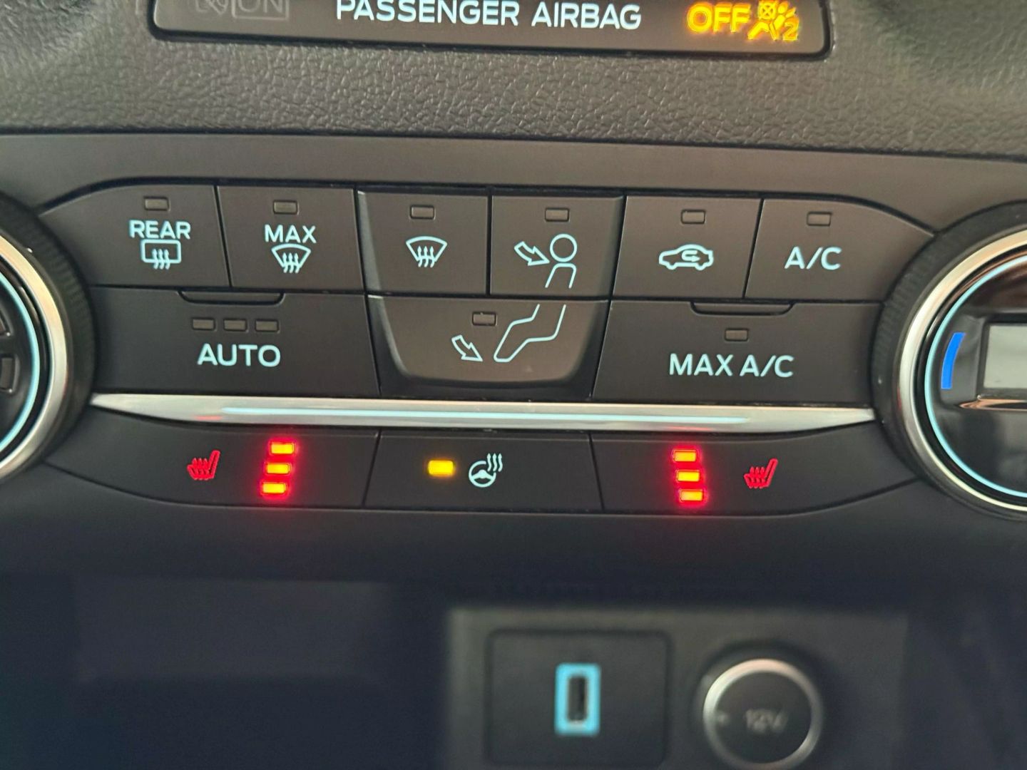 2020 Ford Escape - Image 29