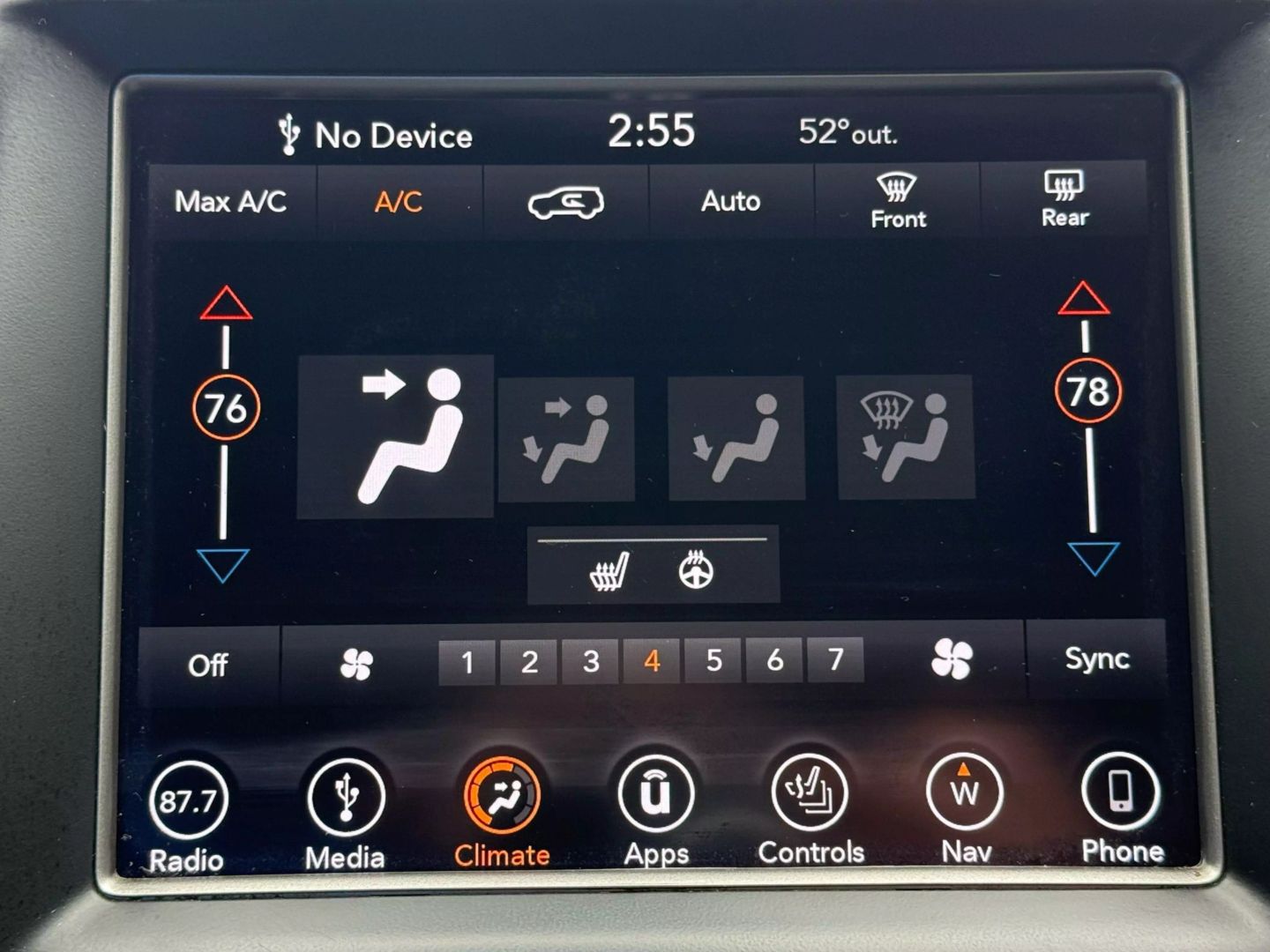 2018 Jeep Grand Cherokee - Image 40
