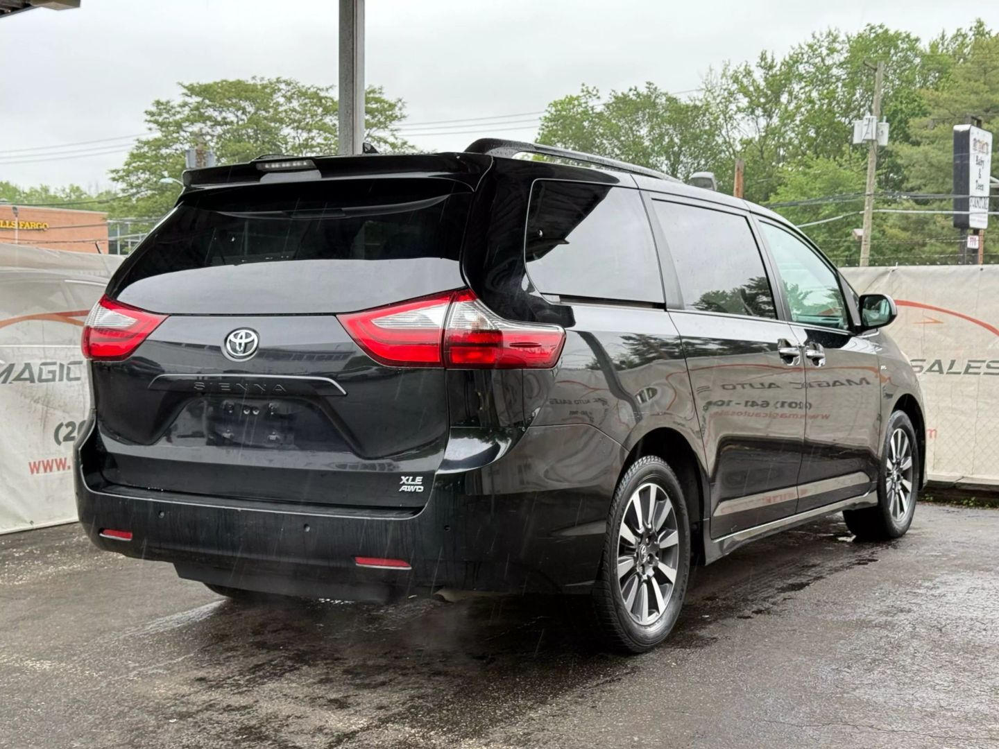 2020 Toyota Sienna - Image 9