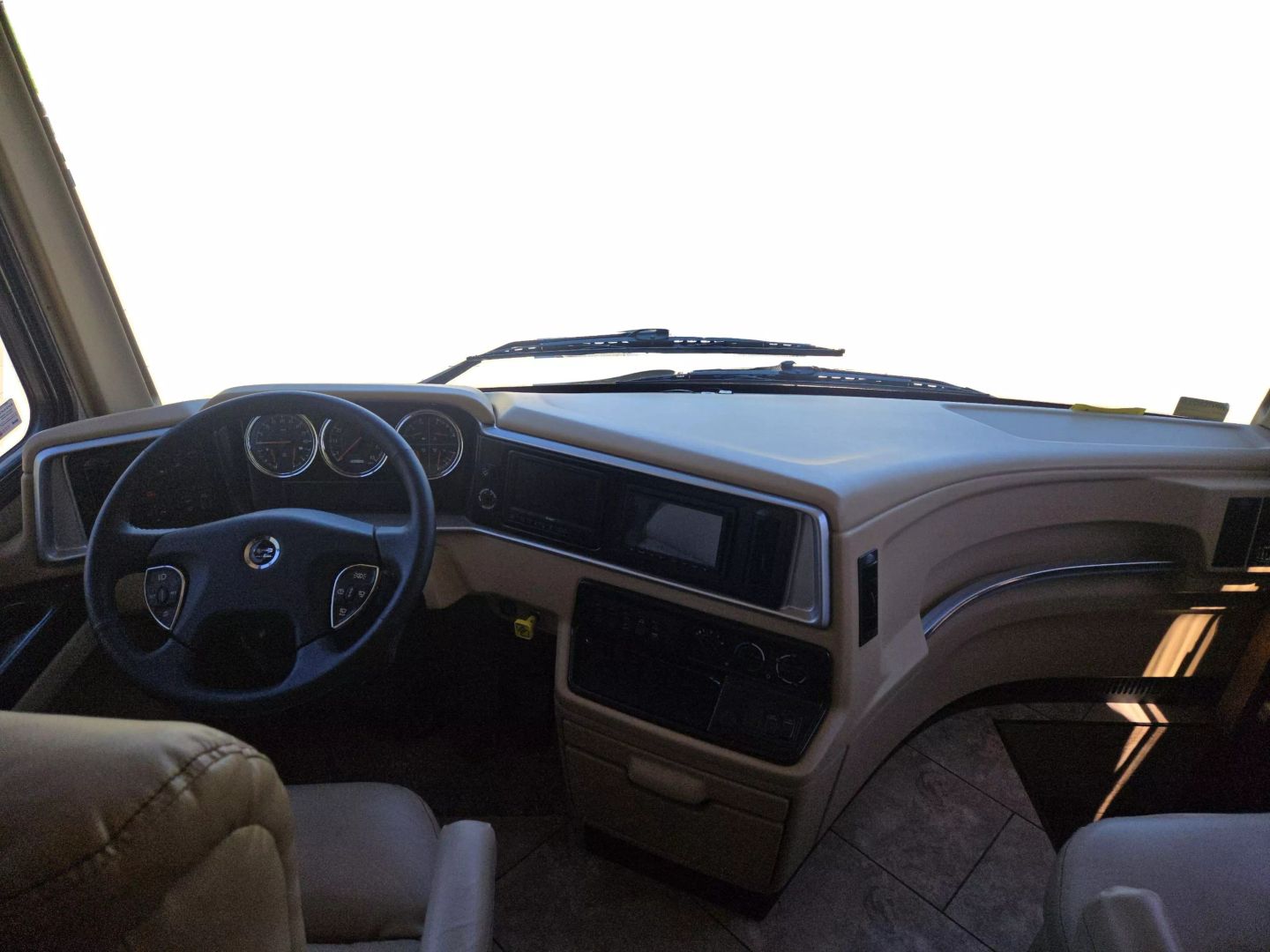 2016 Newmar Ventana Le - Image 9