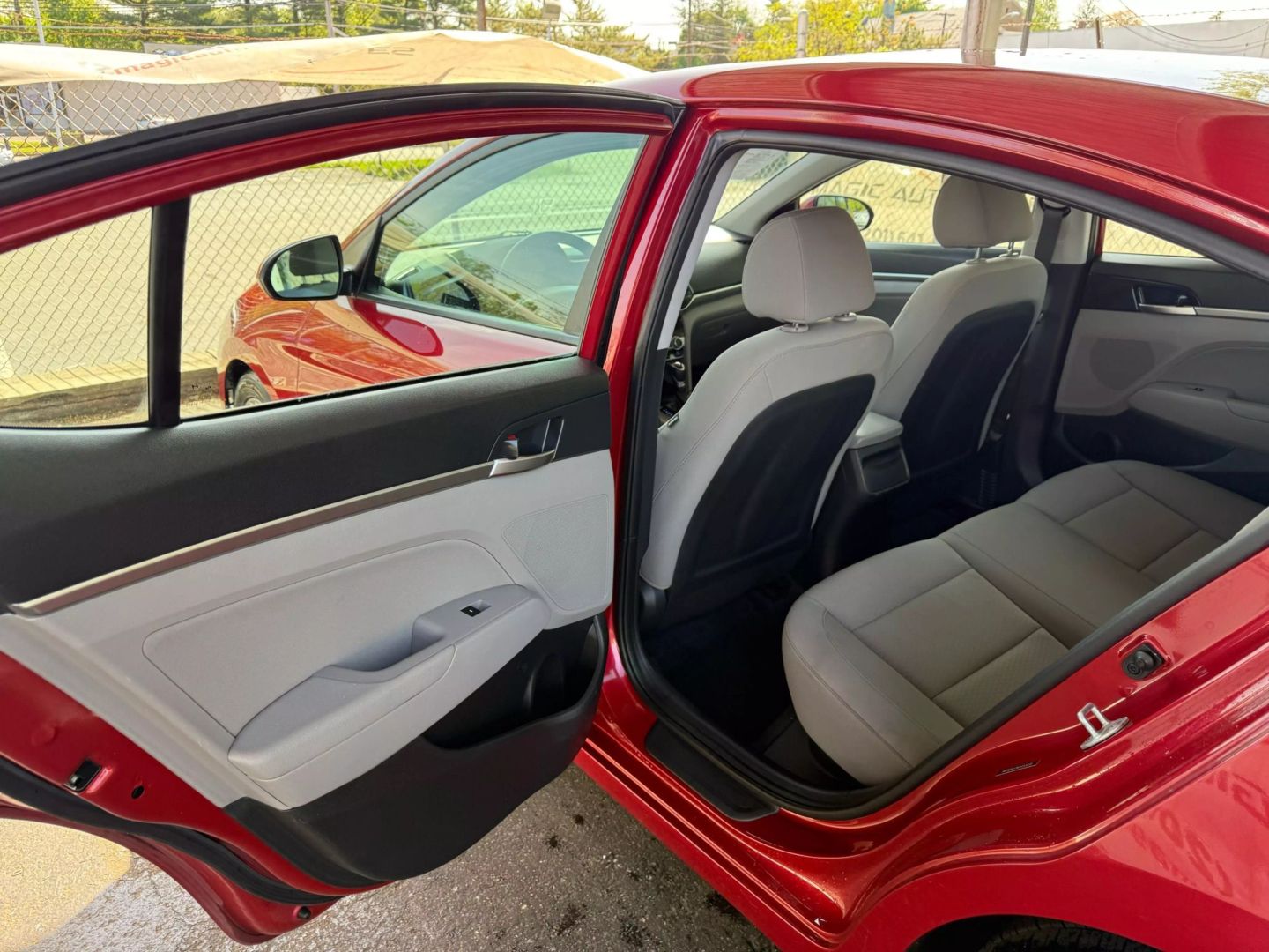 2019 Hyundai Elantra - Image 17