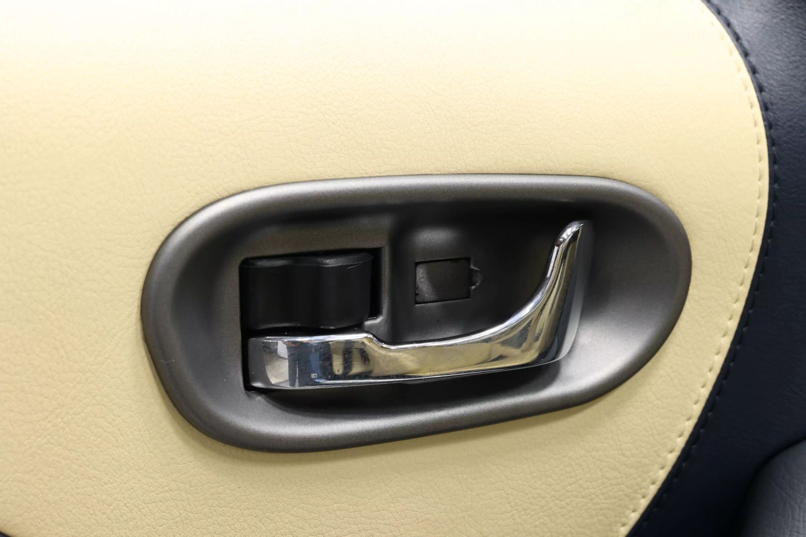 2004 Maserati Coupe - Image 10