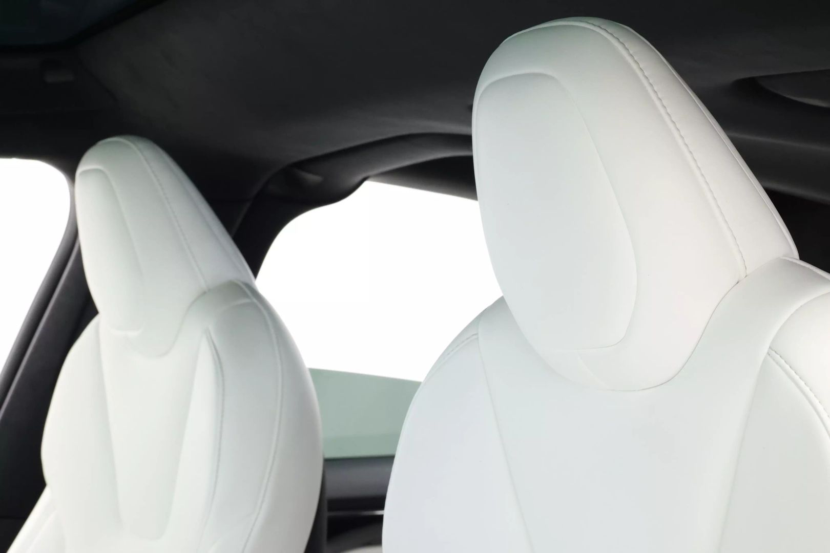 2020 Tesla Model X - Image 16