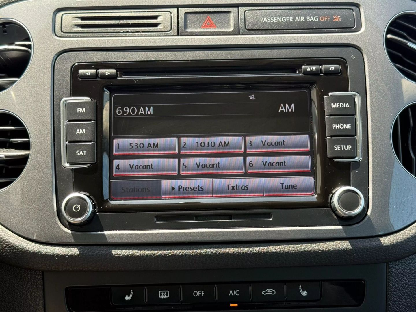 2013 Volkswagen Tiguan - Image 32