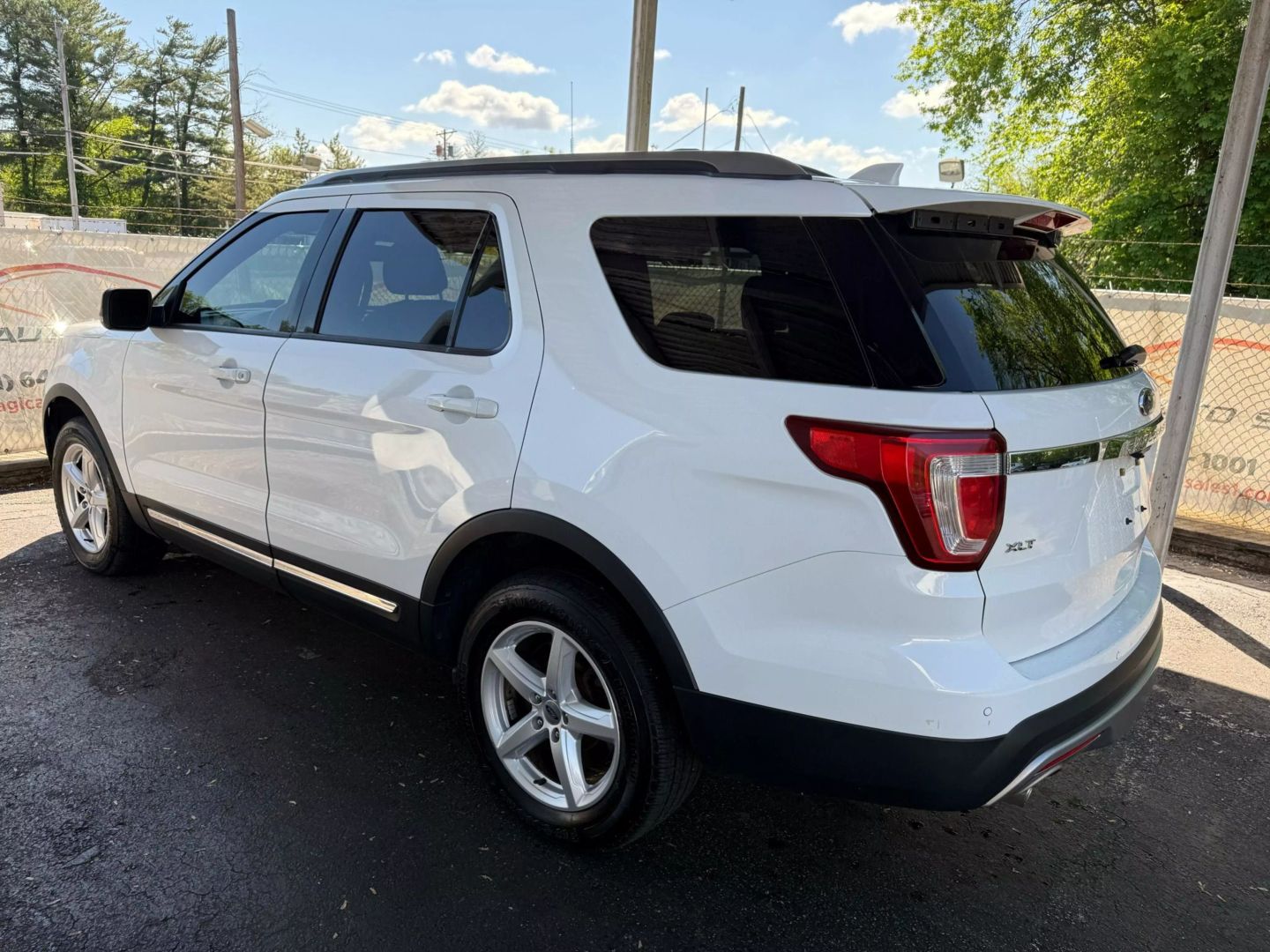 2017 Ford Explorer - Image 13