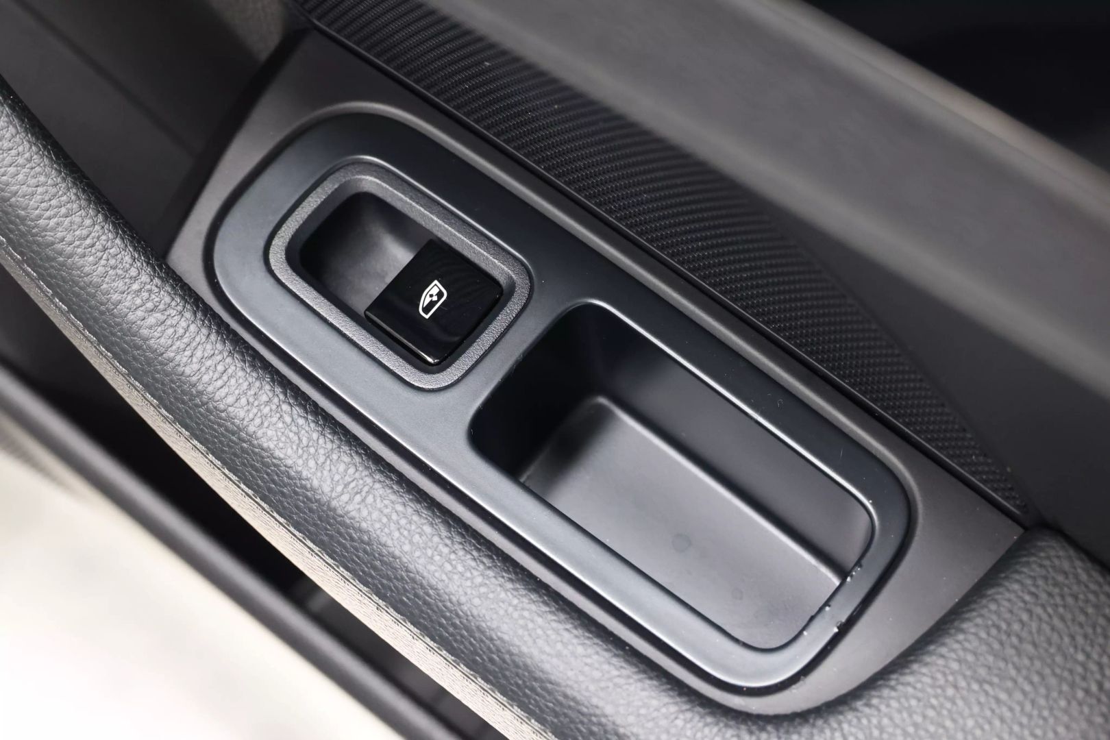 2018 Porsche Panamera - Image 83
