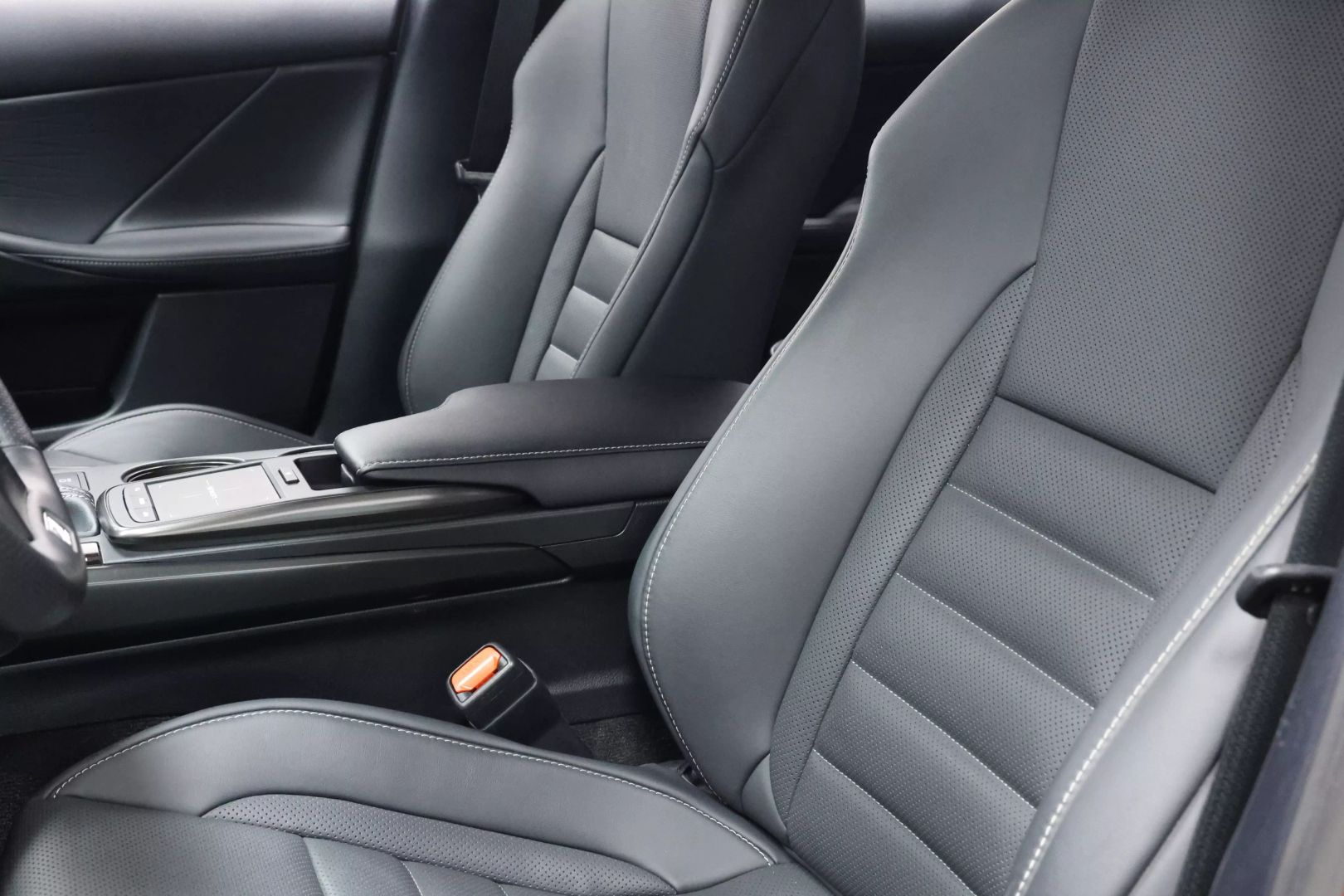 2023 Lexus Is - Image 19