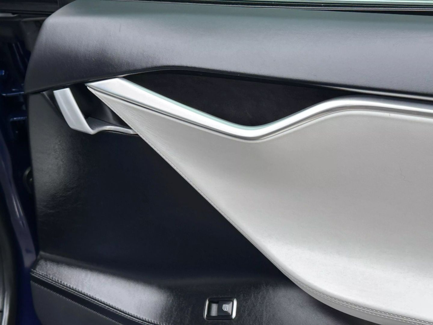 2018 Tesla Model S - Image 23