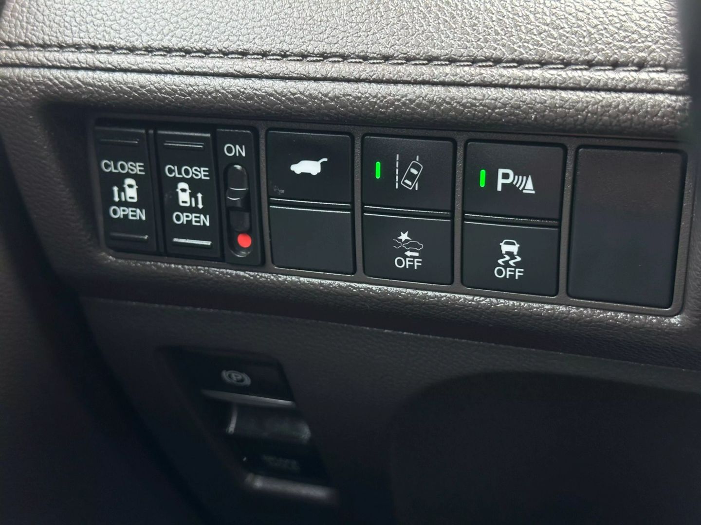 2018 Honda Odyssey - Image 32