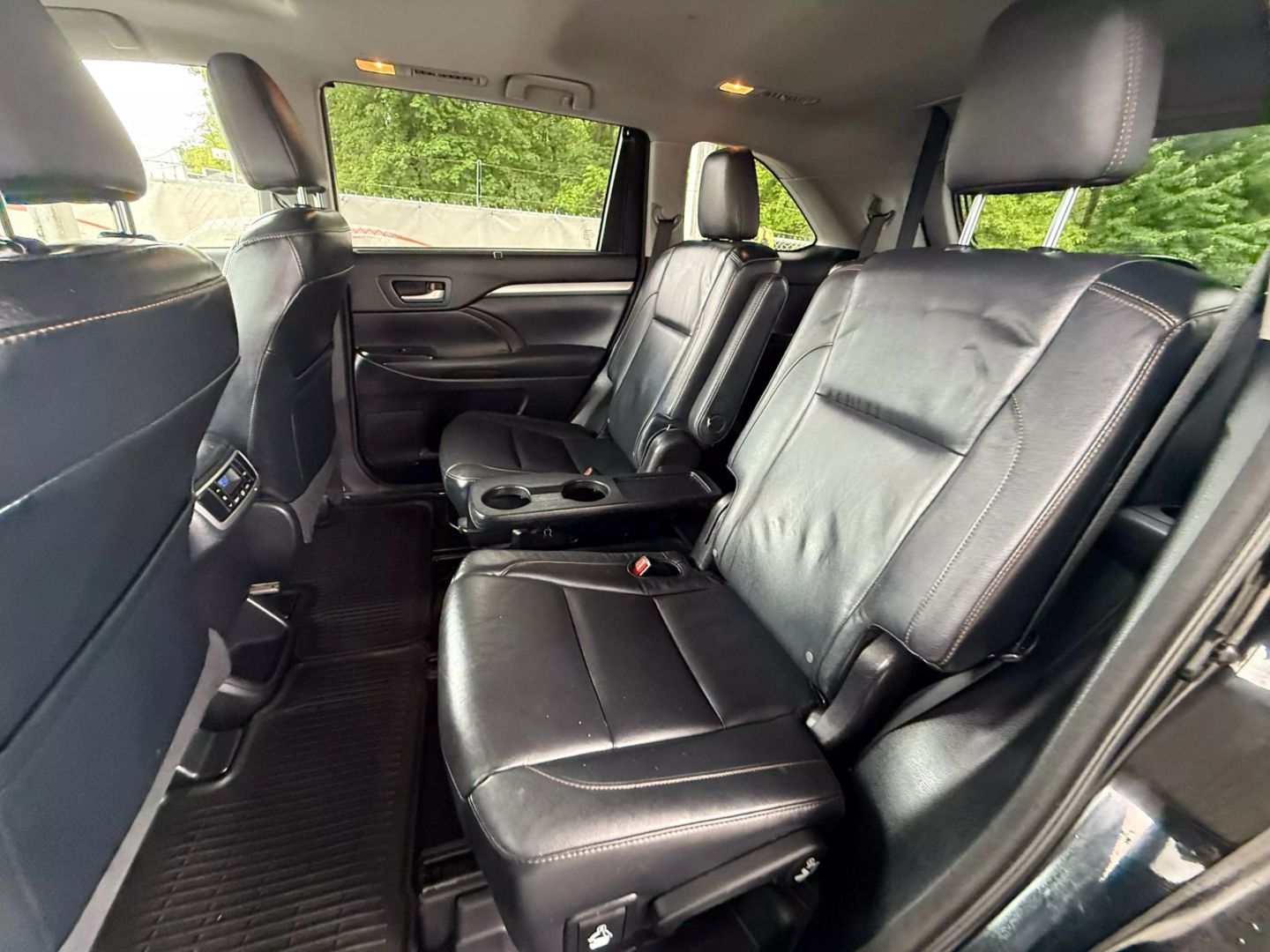 2015 Toyota Highlander - Image 19