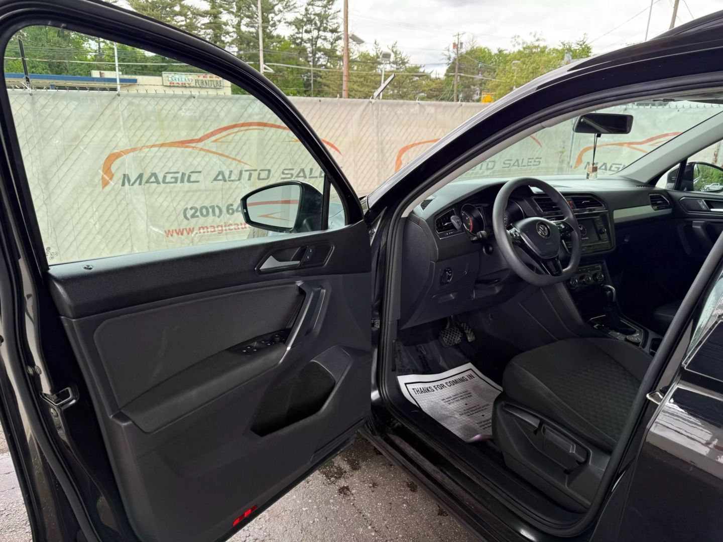 2018 Volkswagen Tiguan - Image 14
