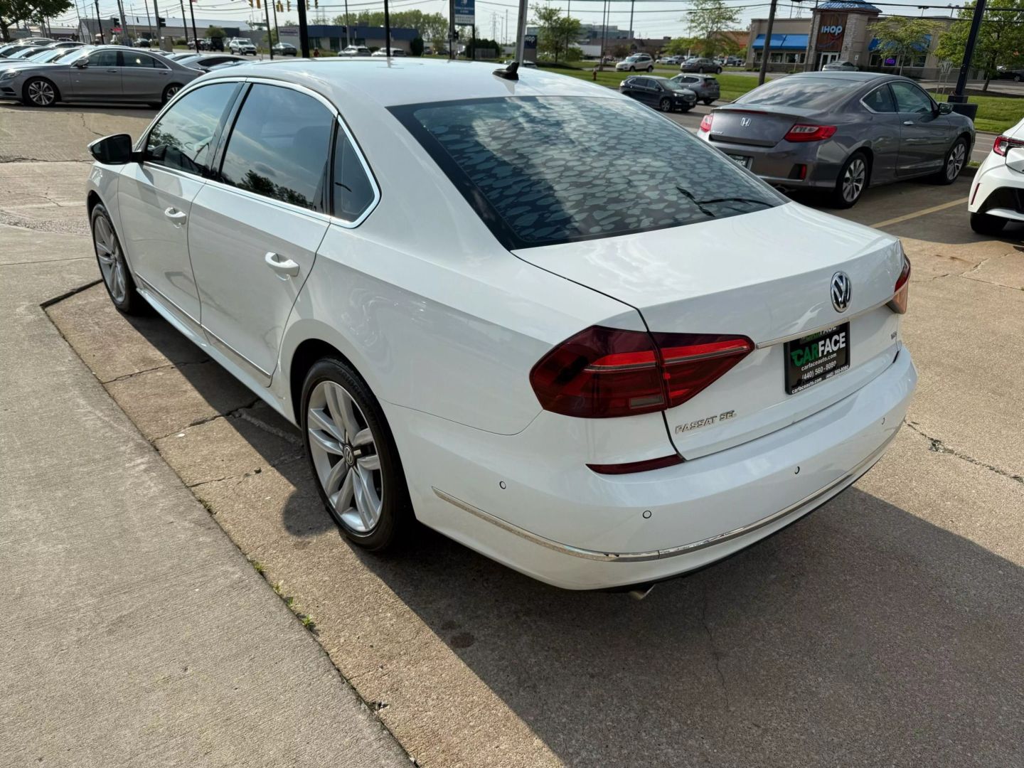2017 Volkswagen Passat - Image 7