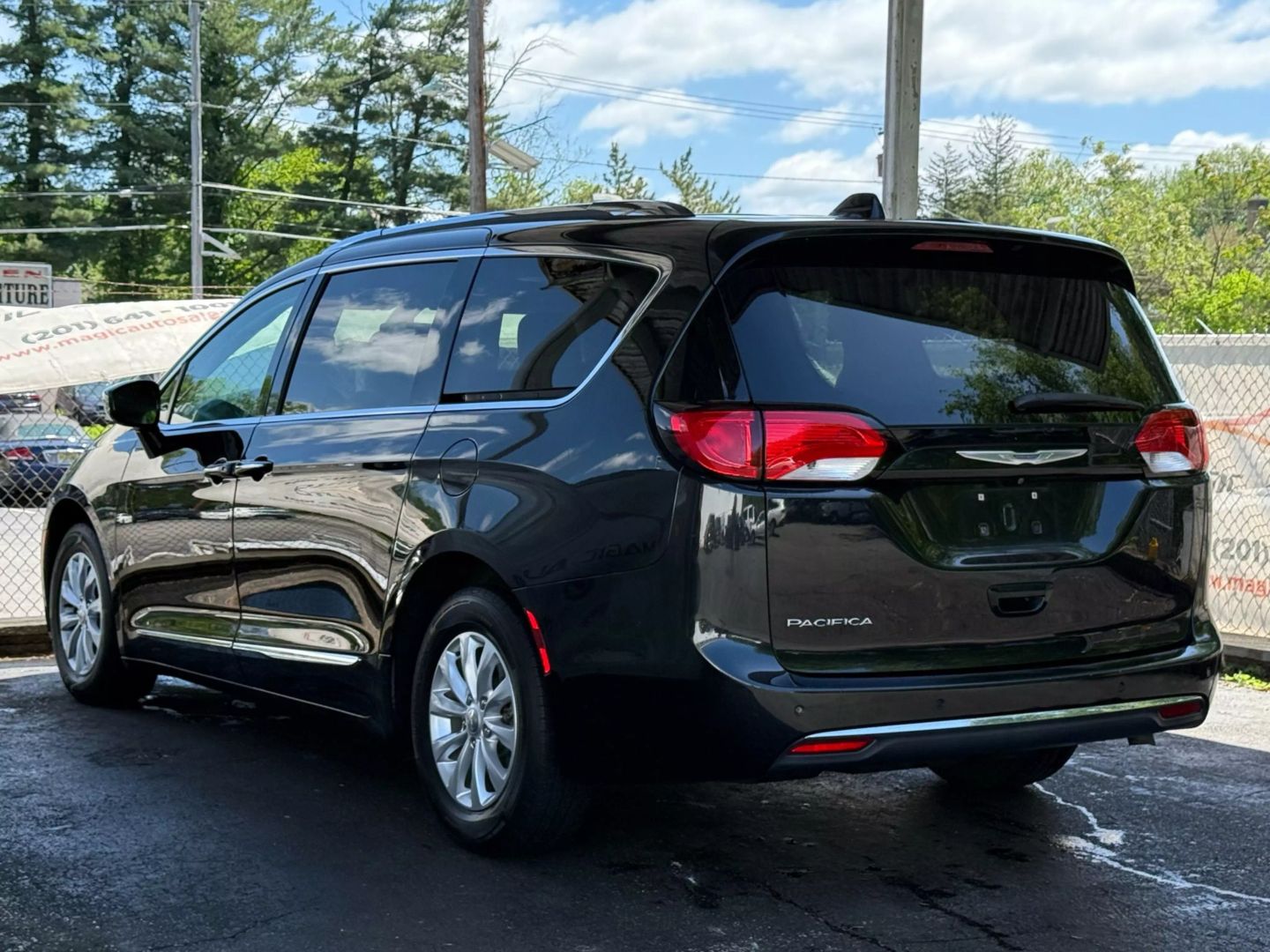 2018 Chrysler Pacifica - Image 9
