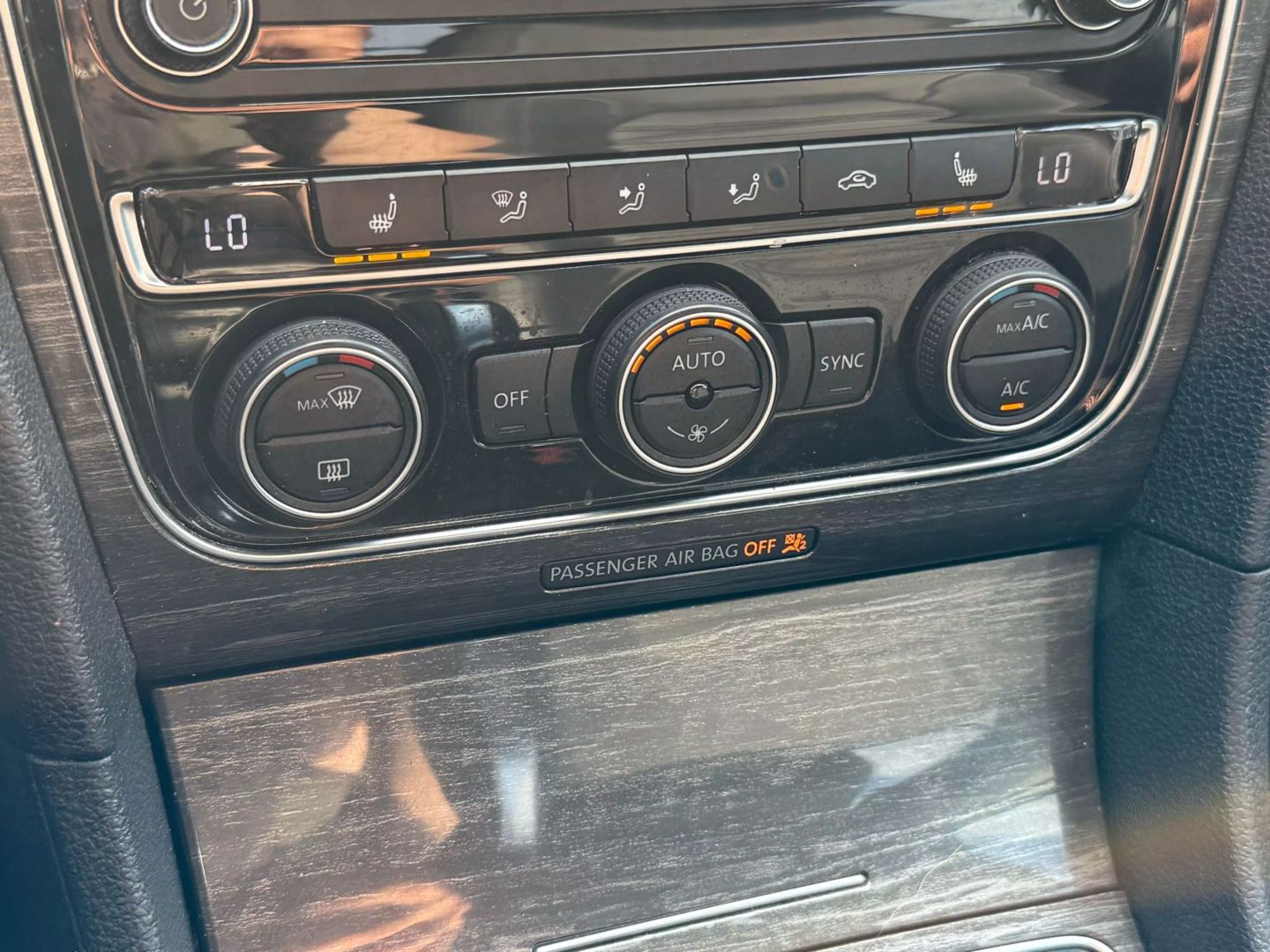 2017 Volkswagen Passat - Image 42