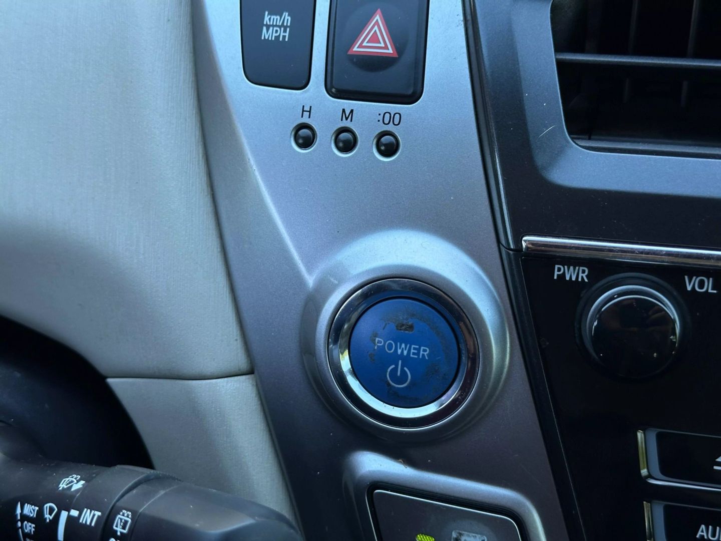 2015 Toyota Prius V - Image 34