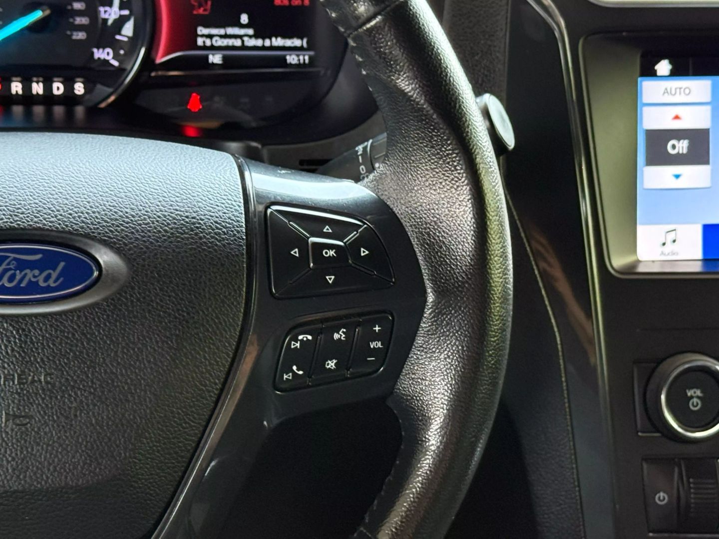2019 Ford Explorer - Image 35