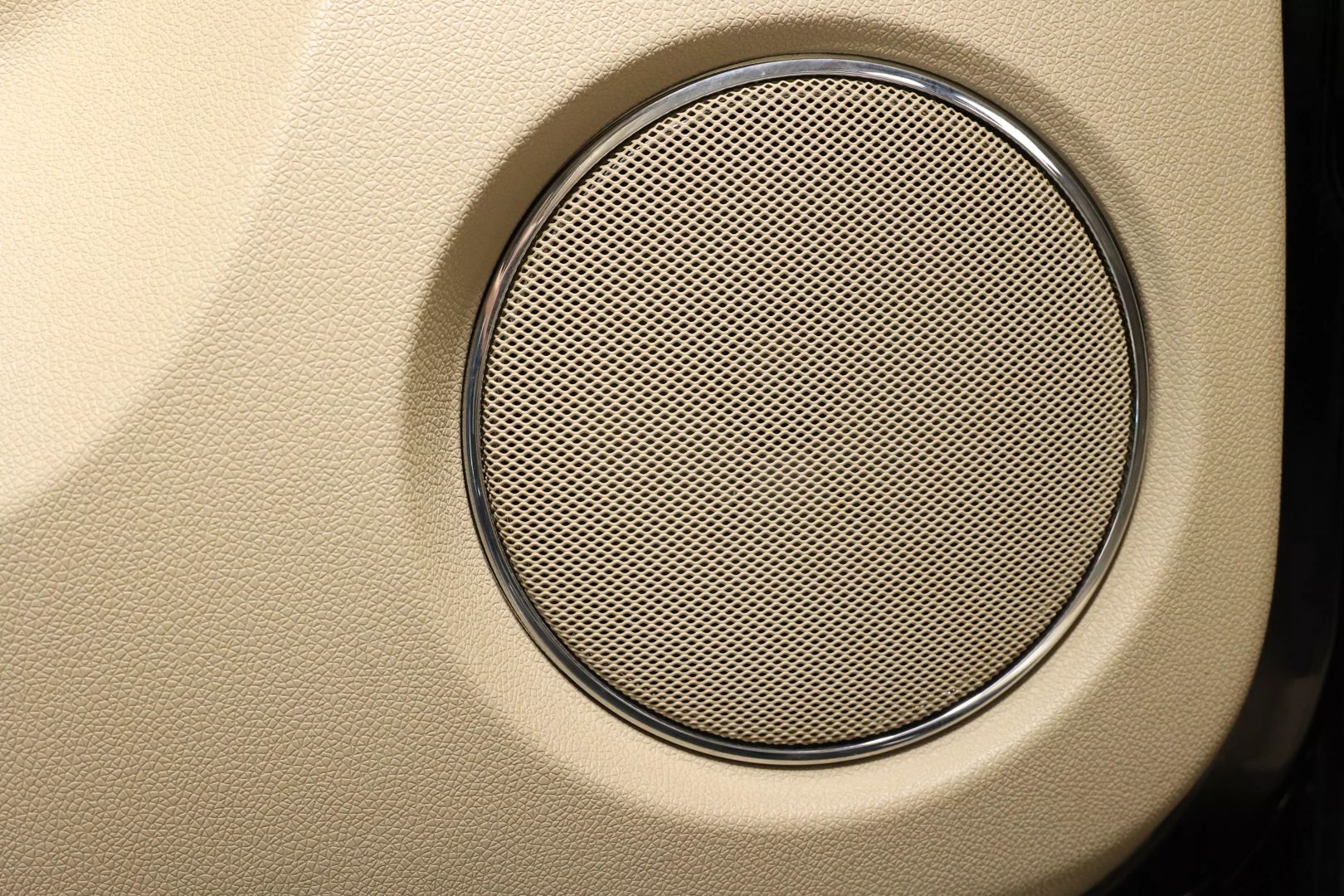 2012 Cadillac Escalade - Image 12