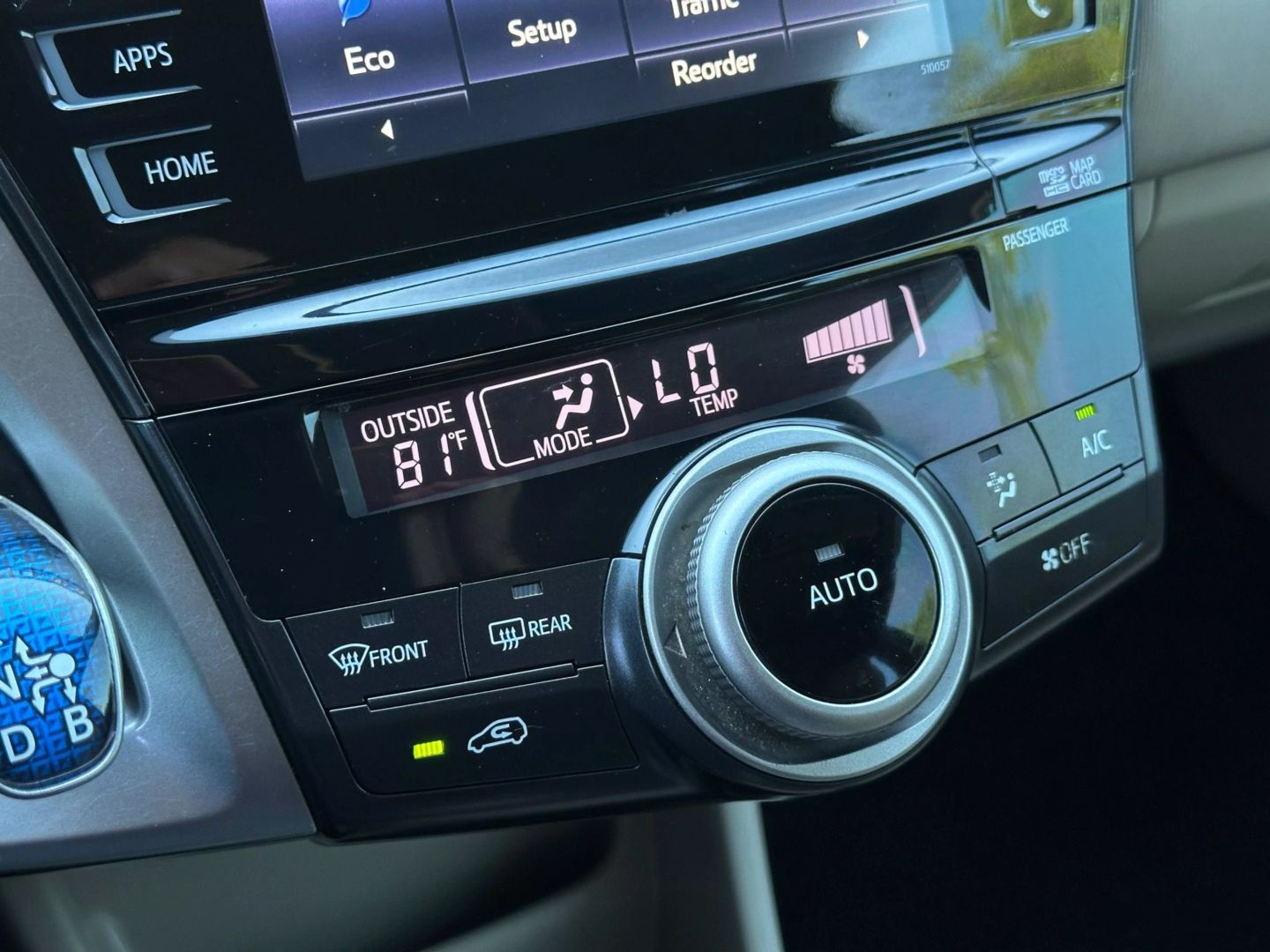 2015 Toyota Prius V - Image 33