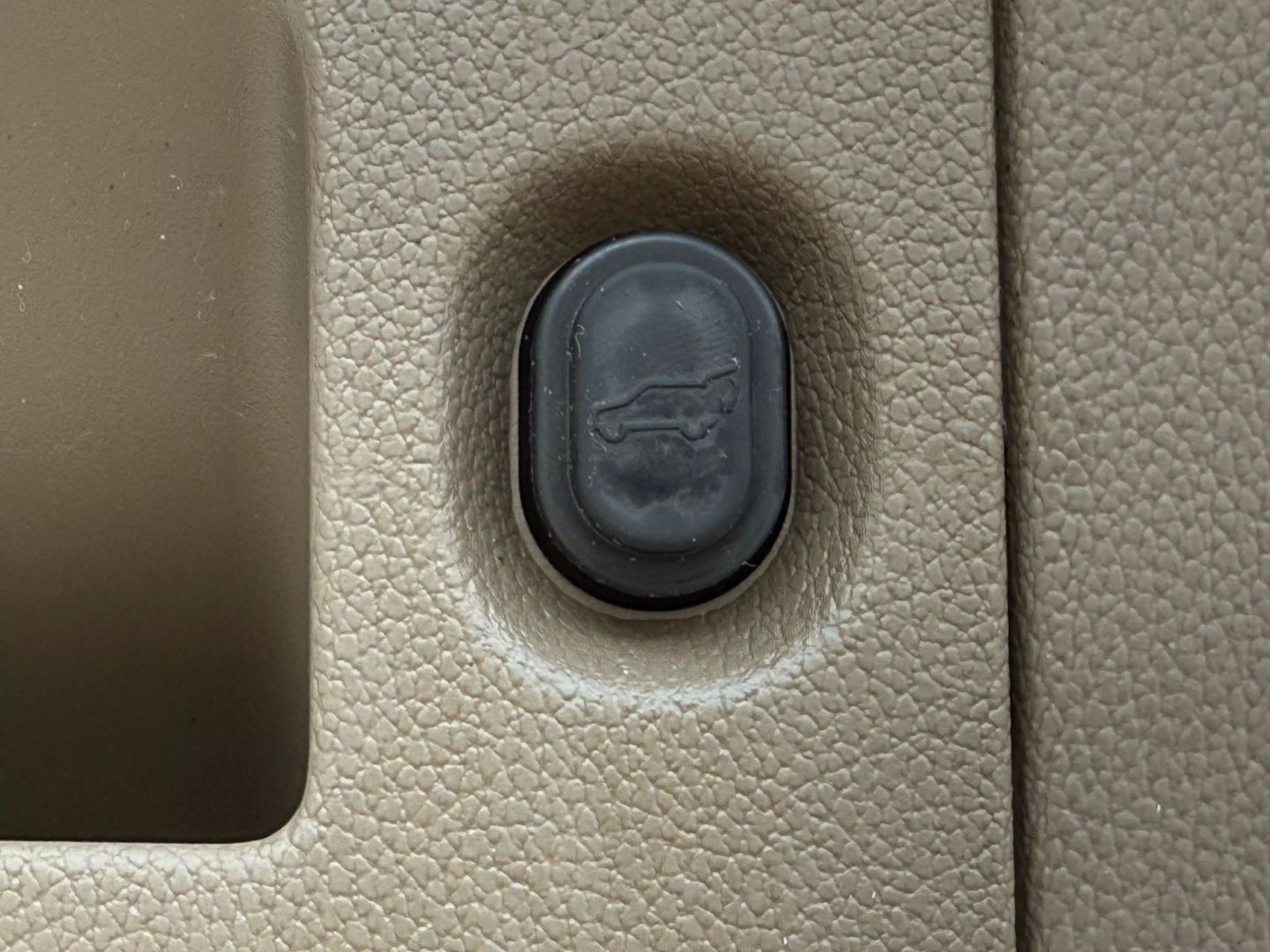 2016 Chevrolet Tahoe - Image 11