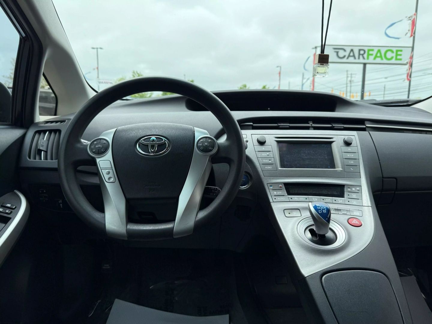 2015 Toyota Prius - Image 25