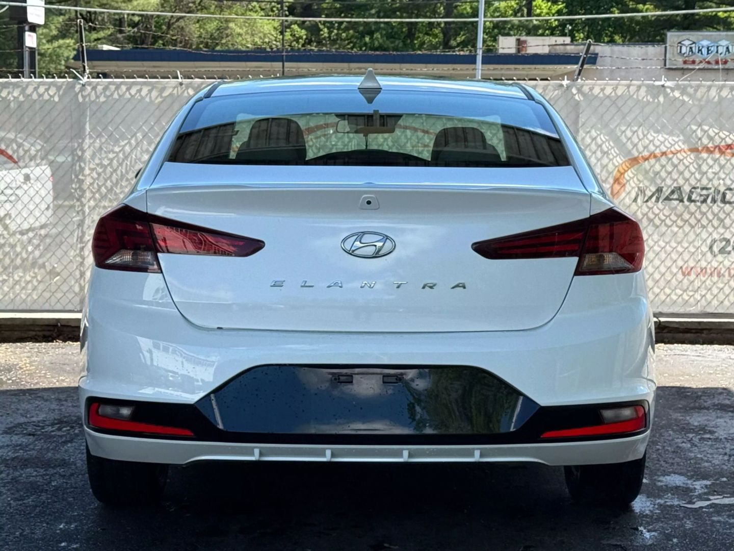 2019 Hyundai Elantra - Image 10